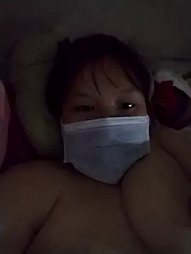 Snapshot of nana-hana chatting on 11.04.25 nana-hana online show from 11.04.25