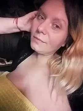 Snapshot of Lana-murr chatting on 12.18.25 Lana-murr online show from 12.18.25