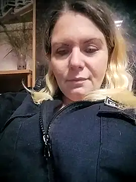 Snapshot of Lana-murr chatting on 12.20.25 Lana-murr online show from 12.20.25