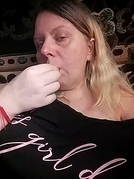 Snapshot of Lana-murr chatting on 12.22.25 Lana-murr online show from 12.22.25