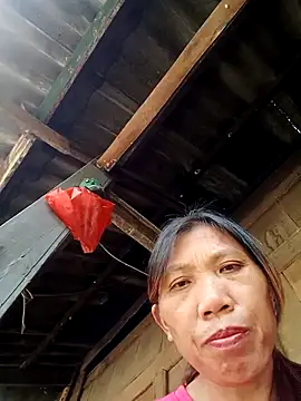 Snapshot of bella-la chatting on 10.30.25 bella-la online show from 10.30.25