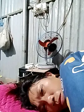 Snapshot of bella-la chatting on 11.12.25 bella-la online show from 11.12.25