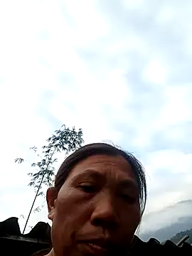 Snapshot of bella-la chatting on 11.21.25 bella-la online show from 11.21.25