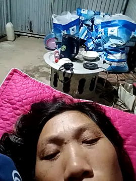 Snapshot of bella-la chatting on 11.24.25 bella-la online show from 11.24.25