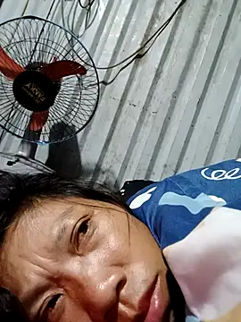 Snapshot of bella-la chatting on 11.26.25 bella-la online show from 11.26.25