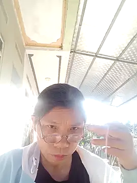 Snapshot of bella-la chatting on 11.28.25 bella-la online show from 11.28.25