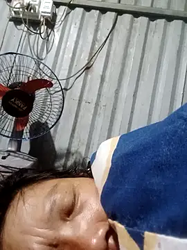 Snapshot of bella-la chatting on 11.28.25 bella-la online show from 11.28.25