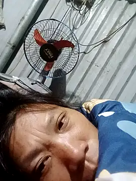 Snapshot of bella-la chatting on 11.29.25 bella-la online show from 11.29.25