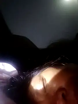 Snapshot of bella-la chatting on 12.01.25 bella-la online show from 12.01.25