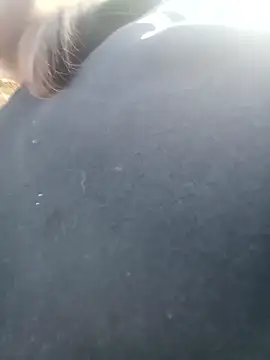 Snapshot of bella-la chatting on 12.02.25 bella-la online show from 12.02.25