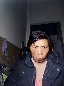 Snapshot of bella-la chatting on 12.04.25 bella-la online show from 12.04.25