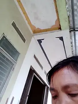 Snapshot of bella-la chatting on 12.14.25 bella-la online show from 12.14.25