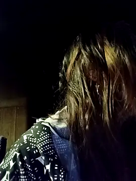 Snapshot of bella-la chatting on 12.15.25 bella-la online show from 12.15.25