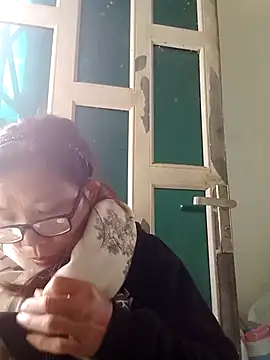 bella-la online show from 12.18.25