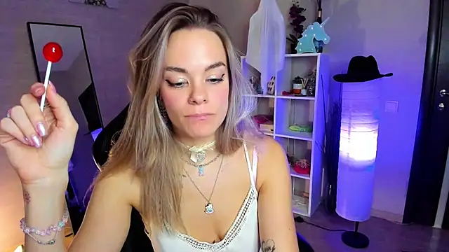 Snapshot of Isabella_Lure chatting on 11.12.25 Isabella Lure online show from 11.12.25