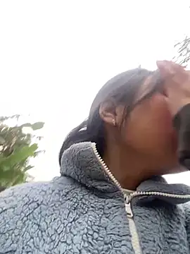 Snapshot of Sophia-123 chatting on 12.16.25 Sophia-123 online show from 12.16.25