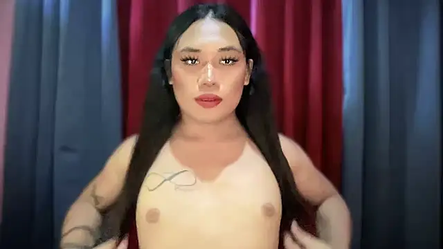 Snapshot of untouchable_mia chatting on 11.06.25 untouchable mia online show from 11.06.25