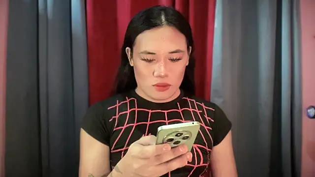 Snapshot of untouchable_mia chatting on 11.09.25 untouchable mia online show from 11.09.25