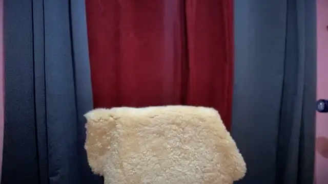 Snapshot of untouchable_mia chatting on 11.10.25 untouchable mia online show from 11.10.25