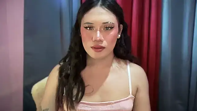 Snapshot of untouchable_mia chatting on 11.17.25 untouchable mia online show from 11.17.25