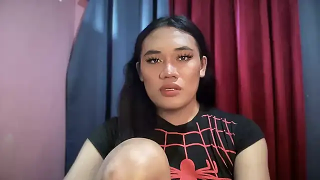 Snapshot of untouchable_mia chatting on 11.21.25 untouchable mia online show from 11.21.25