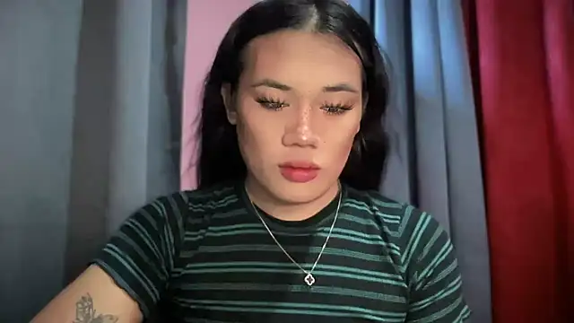 Snapshot of untouchable_mia chatting on 11.29.25 untouchable mia online show from 11.29.25