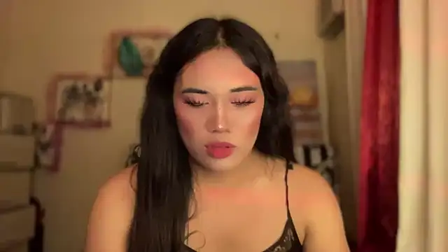 Snapshot of untouchable_mia chatting on 12.02.25 untouchable mia online show from 12.02.25