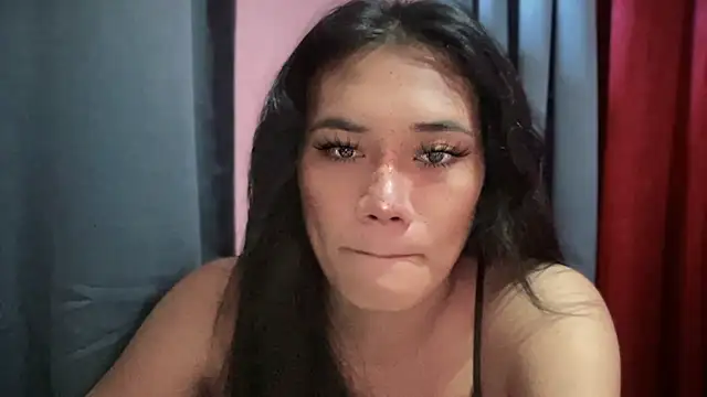 Snapshot of untouchable_mia chatting on 12.03.25 untouchable mia online show from 12.03.25