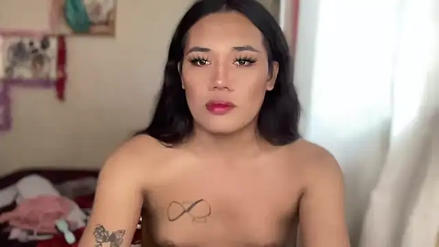 Snapshot of untouchable_mia chatting on 12.18.25 untouchable mia online show from 12.18.25