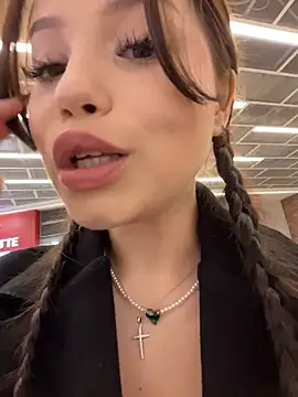 Snapshot of Kissy_Moon chatting on 11.09.25 Kissy Moon online show from 11.09.25