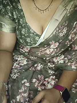 Snapshot of shreyareddy99 chatting on 11.03.25 shreyareddy99 online show from 11.03.25