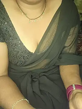 Snapshot of shreyareddy99 chatting on 11.08.25 shreyareddy99 online show from 11.08.25