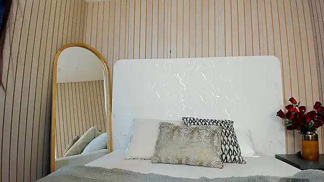 Snapshot of AmberrMoore_ chatting on 12.18.25 AmberrMoore online show from 12.18.25