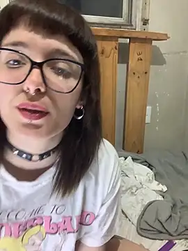 xlucifer13 online show from 11.18.25