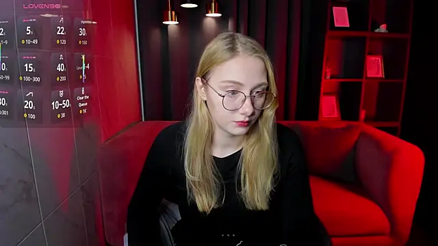 Snapshot of Liana_Ln chatting on 12.20.25 Liana Ln online show from 12.20.25