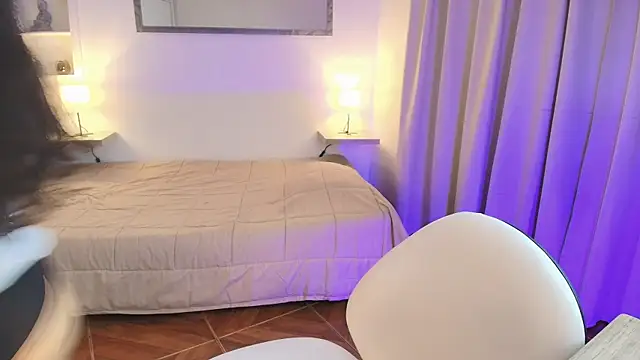 elli snow1 online show from 11.29.25