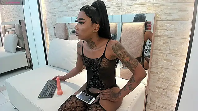 Snapshot of sheinny_brown chatting on 11.19.25 sheinny brown online show from 11.19.25