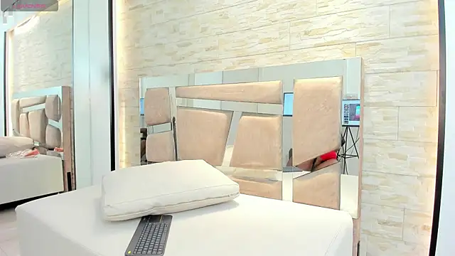 Snapshot of sheinny_brown chatting on 11.26.25 sheinny brown online show from 11.26.25