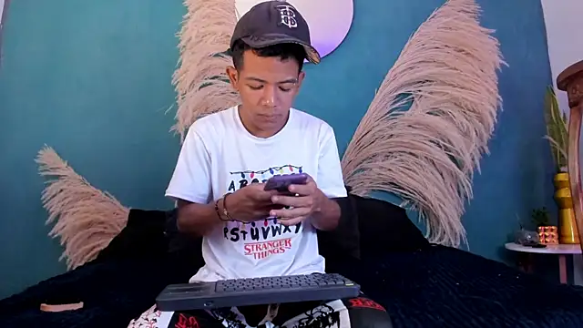 Snapshot of wild_best chatting on 12.04.25 wild best online show from 12.04.25