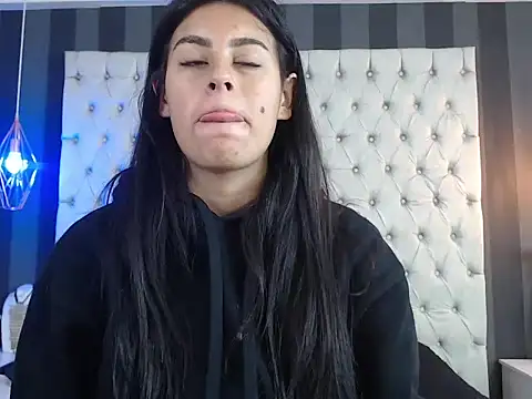 Camile Petite online show from 11.18.25