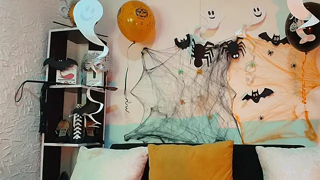 Snapshot of Natasha_Amber chatting on 10.28.25 Natasha Amber online show from 10.28.25