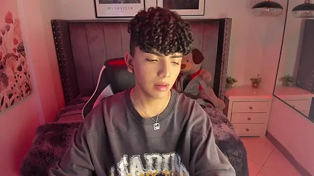 Snapshot of Niick_Twiink chatting on 12.16.25 Niick Twiink online show from 12.16.25