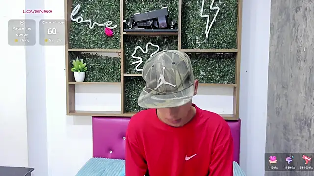 Snapshot of Max_Steell chatting on 10.29.25 Max Steell online show from 10.29.25