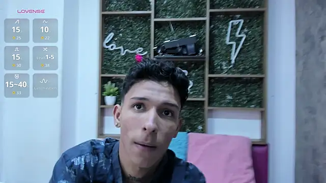 Snapshot of Max_Steell chatting on 11.02.25 Max Steell online show from 11.02.25