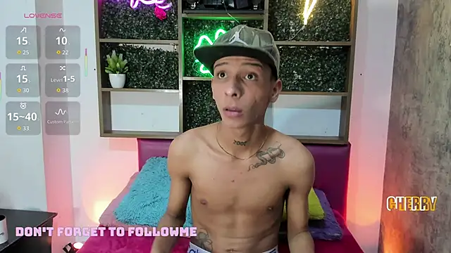 Snapshot of Max_Steell chatting on 11.07.25 Max Steell online show from 11.07.25