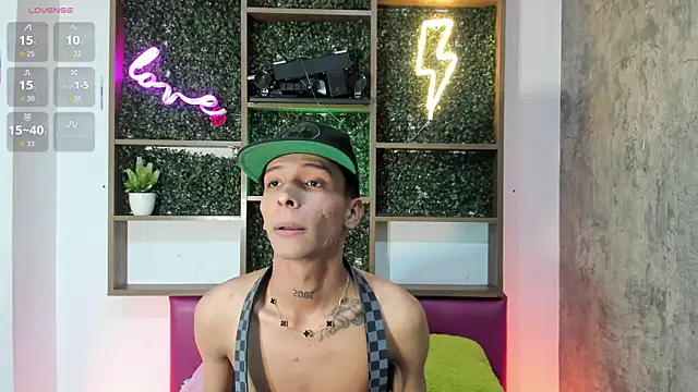 Snapshot of Max_Steell chatting on 11.11.25 Max Steell online show from 11.11.25