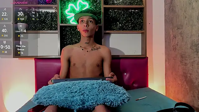 Snapshot of Max_Steell chatting on 11.14.25 Max Steell online show from 11.14.25