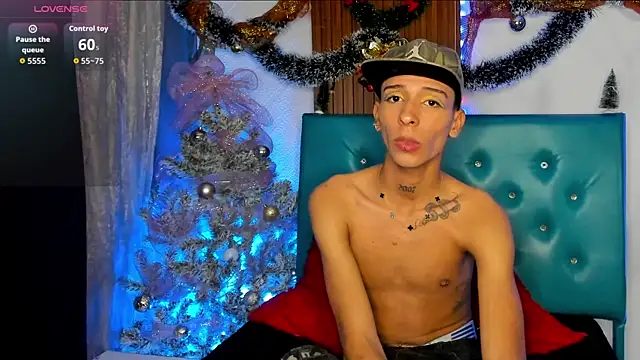 Snapshot of Max_Steell chatting on 11.20.25 Max Steell online show from 11.20.25