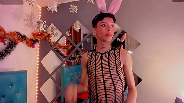 Snapshot of Max_Steell chatting on 11.28.25 Max Steell online show from 11.28.25