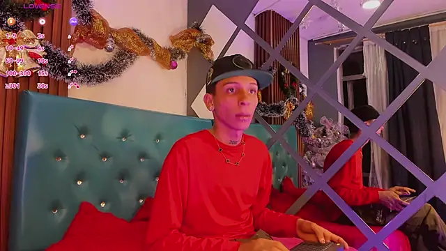 Snapshot of Max_Steell chatting on 12.15.25 Max Steell online show from 12.15.25